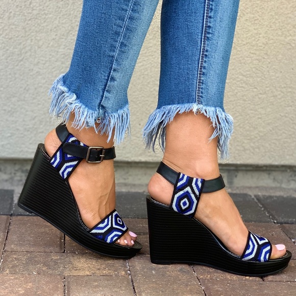 Aztec Pattern Ankle Strap Platform Wedge Sandal - Picture 4 of 7